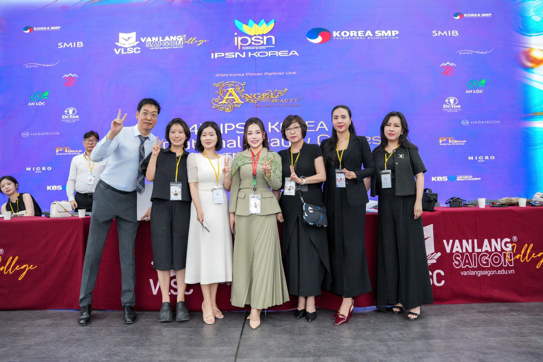 Chuyên gia Đỗ Thị Thanh Hằng cùng Ban Giám khảo và khách mời IPSN 2026